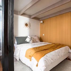 1er étage Piéton Place De La Pierre Appartement