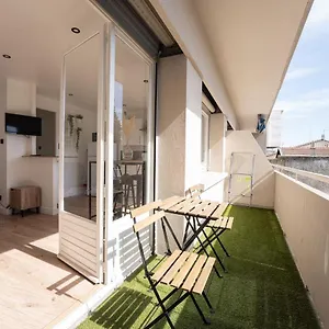 Studio Moderne Refait à Neuf Avec Balcon Appartement